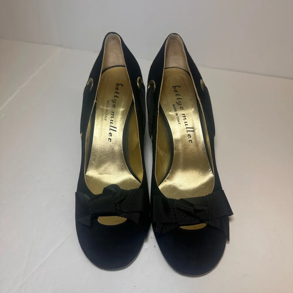 Bettye Muller Black Block Heels‎ with Bow Accent size 37. 1/2